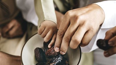 5 فوائد هامة للبلح الأسود.. أبرزها تقليل مخاطر أمراض القلب وزيادة الطاقة