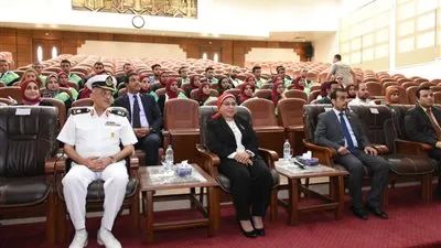 طلاب جامعة القاهرة في زيارة للكلية البحرية