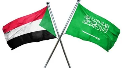 وزير الخارجية السعودي يلتقي رئيس الوزراء السوداني