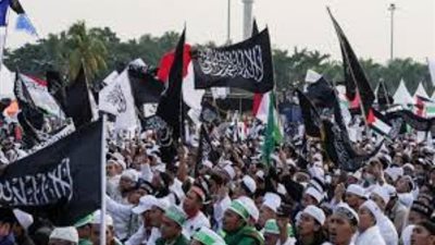 رئيس اندونيسيا يحث ضبط النفس بعد وفاة طالبين من المتظاهرين