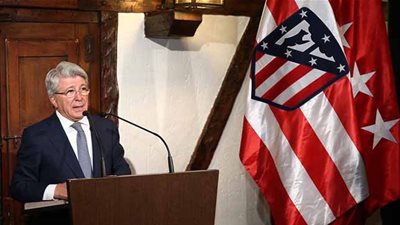 رئيس أتلتيكو مدريد يهدد برشلونة.. ويوضح سبب خلافه مع جريزمان