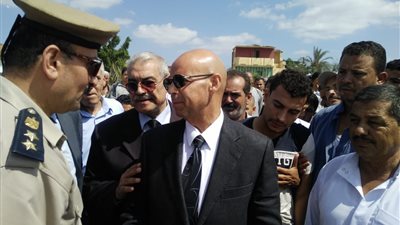 محافظ الشرقية ينيب سكرتير عام مساعد المحافظة ووكيل وزارة الصحة بتشييع شهيد الوطن بصان الحجر   