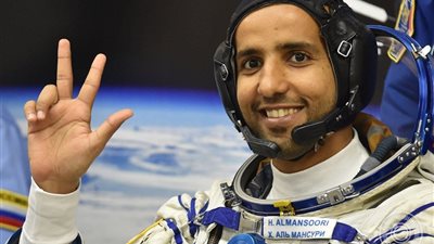 سلطان بن سلمان يدعو رائد الفضاء الإماراتي لزيارة السعودية عقب عودته للأرض