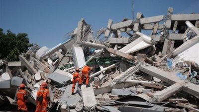 ارتفاع عدد القتلى في زلزال شرق اندونيسيا إلى 30.. ولا يزال الكثيرون في الملاجئ