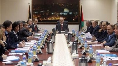 الحكومة الفلسطينية تجري مراجعة لتدفق سلع الاحتلال للأسواق المحلية