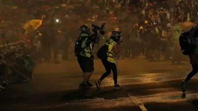 هونج كونج تشدد الحظر على مسيرة العيد الوطني بعد أعمال العنف