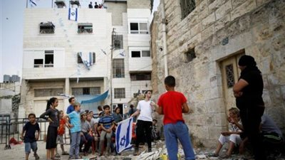 الاحتلال يمارس سياسة الفصل في الخليل ضد آلاف الفلسطينيين