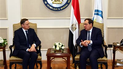  وزير البترول يبحث مع السفير الألمانى تطورات الشراكة بين البلدين