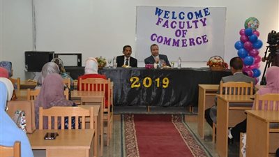 رئيس جامعة السويس يزور كليتي السياسية والاقتصاد و والتجارة (صور)