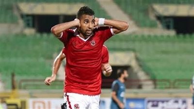 لقطة إنسانية من الأهلي مع مؤمن زكريا