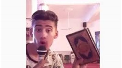 شاهد.. شاب يغني لـ