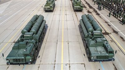 واشنطن تحذر حلفائها من العقوبات إذا استمروا في شراء المعدات العكسرية الروسية