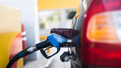 رواد مواقع التواصل يشيدون بقرار خفض أسعار الوقود 