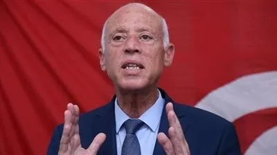 الانتخابات الرئاسية التونسية.. قيس سعيد يتضامن مع منافسه نبيل القروي