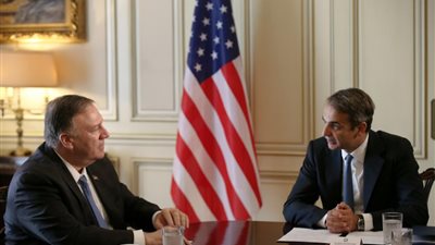 رئيس الوزراء اليوناني يحث 