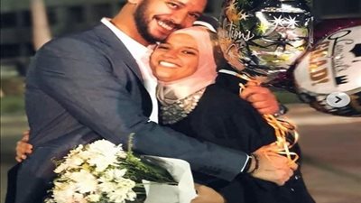 هكذا احتفل أحمد خالد صالح بتخرج شقيقته (صور)