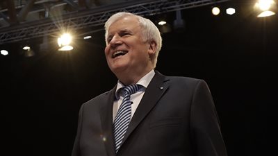 وزير ألماني يحذر: القارة قد تواجه تدفق اللاجئين 