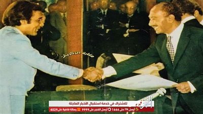 في ذكري 6 أكتوبر.. صورة نادرة تجمع محمود ياسين بالرئيس الراحل أنور السادات