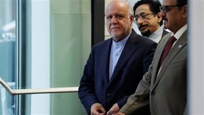 رسميا.. إيران تعترف بتراجع قطاع النفط جراء العقوبات