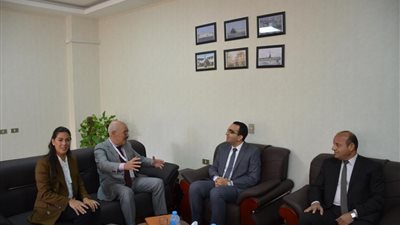 نائب محافظ الإسماعيلية يستقبل وفد الجمعية التجارية العربية البرتغالية (صور)