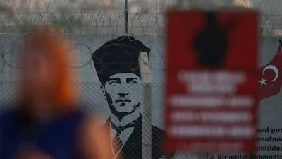 إيران تبدأ مناورة عسكرية مفاجئة بالقرب من الحدود التركية