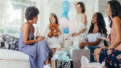 تعرفي على اتيكيت التهنئة بالمولود الجديد