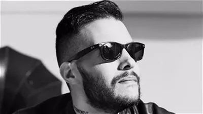 أمير عيد يحيي حفل تسليم درع الدوري 