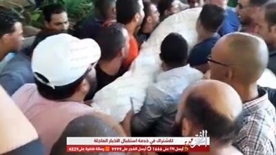 شاهد بالفيديو.. لحظة دفن جثمان الراحل طلعت زكريا 