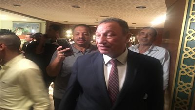 لاعبو الأهلي يتوافدون على حفل تسليم درع الدوري.. والخطيب في المقدمة