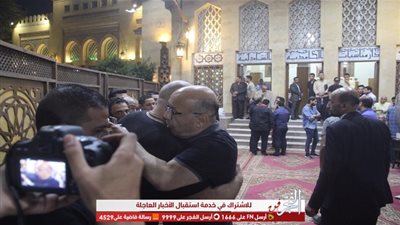 حجاج عبدالعظيم يقدم العزاء في الفنان الراحل طلعت زكريا