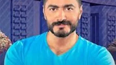 تامر حسني ساخرا من صورته مع نصر محروس 