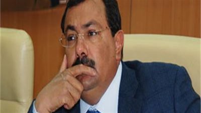 وصول جثمان طارق كامل وزير الاتصالات الأسبق لمطار القاهرة