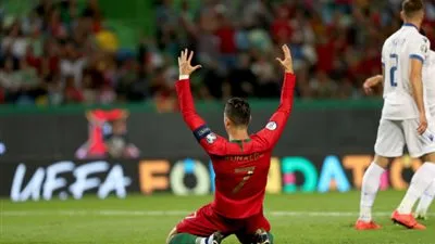 رونالدو يسجل الهدف 699 في مسيرته الكروية.. هدف عالمي لا يتكرر كثيرًا (فيديو)