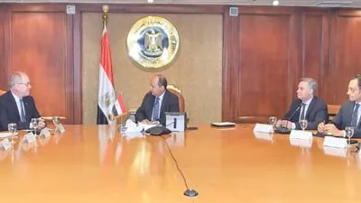  وزير التجارة يبحث مع وفد حكومي سويسرى تعزيز التعاون الاستثمارى المشترك