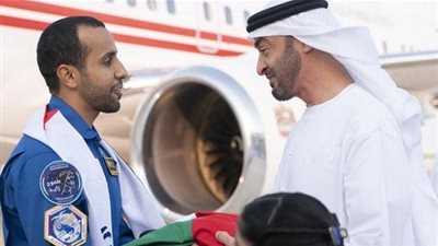 ولي عهد أبو ظبي يستقبل رائد الفضاء الإماراتي هزاع المنصوري