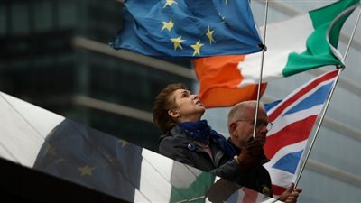 مفاوضو الاتحاد الأوروبي يواصلون مناقشة البريكست مع اقتراب الموعد النهائي