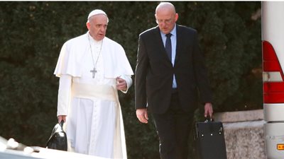 استقالة مدير أمن الفاتيكان بعد فضيحة تسريب معلومات من تحقيق في مخالفات مالية