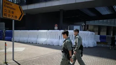 هونج كونج تجعل مناطق إسكان الشرطة خارج حدود المتظاهرين