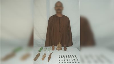 سقوط عامل وبحوزته 57 قطعة أثرية في أسيوط