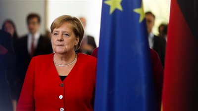 ماكرون وميركل يجتمعان قبل يوم واحد من قمة الاتحاد الأوروبي