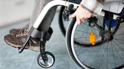 بالقانون..  هل ينتهي عقد العامل حال تعرض للعجز الكلي؟