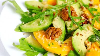 بمكونات بسيطة.. طريقة تحضير سلطة الأفوكادو