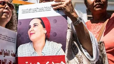 العاهل المغربي يعفو عن صحفية أدينت بالإجهاض