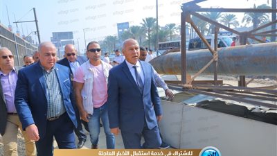 شاهد.. وزير النقل يتابع مرور أول مترو بموقع العطل بين محطتي غمرة والدمرداش