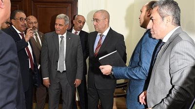 وزير الإسكان يكشف أهم مميزات الغطاء الآمن لبالعوت الصرف الصحي