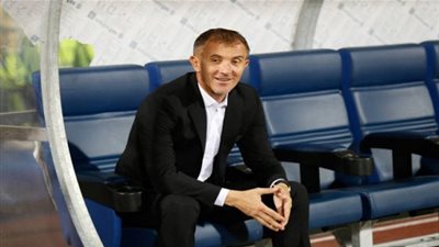 ميتشو يطمئن نجم الفريق قبل مباراة الزمالك والمقاولون