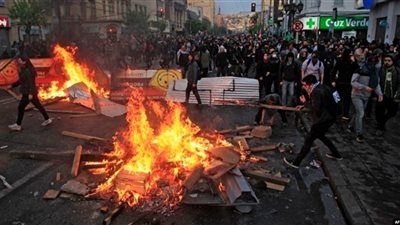 فرض حظر التجول بعد استمرار الاشتباكات في تشيلي