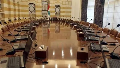 الحكومة اللبنانية تجتمع الأحد لبحث الخروج من الأزمة