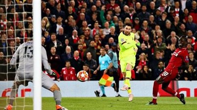 ساديو ماني يجامل ميسي ويرد الدين القديم