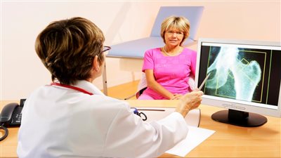 هشاشه العظام والنساء.. ماهي اسبابه وطرق الوقاية من مضاعفاته 